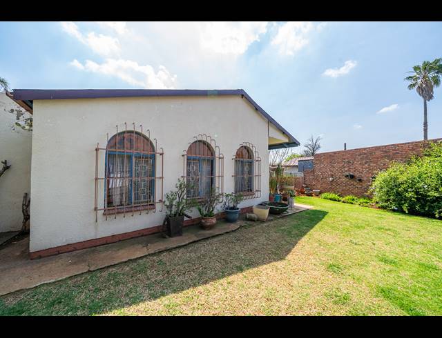 3 BEDROOM FREESTANDING FOR SALE IN MINNEBRON